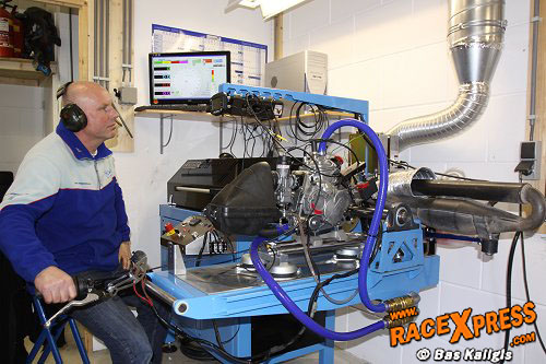 Piet van Velzen achter zijn Dynostar